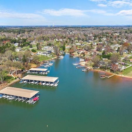 Cozy Lake Home - Jacuzzi King Bed Marina Access ムアズビル エクステリア 写真